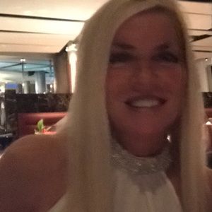 Meet your Posher, Debbie